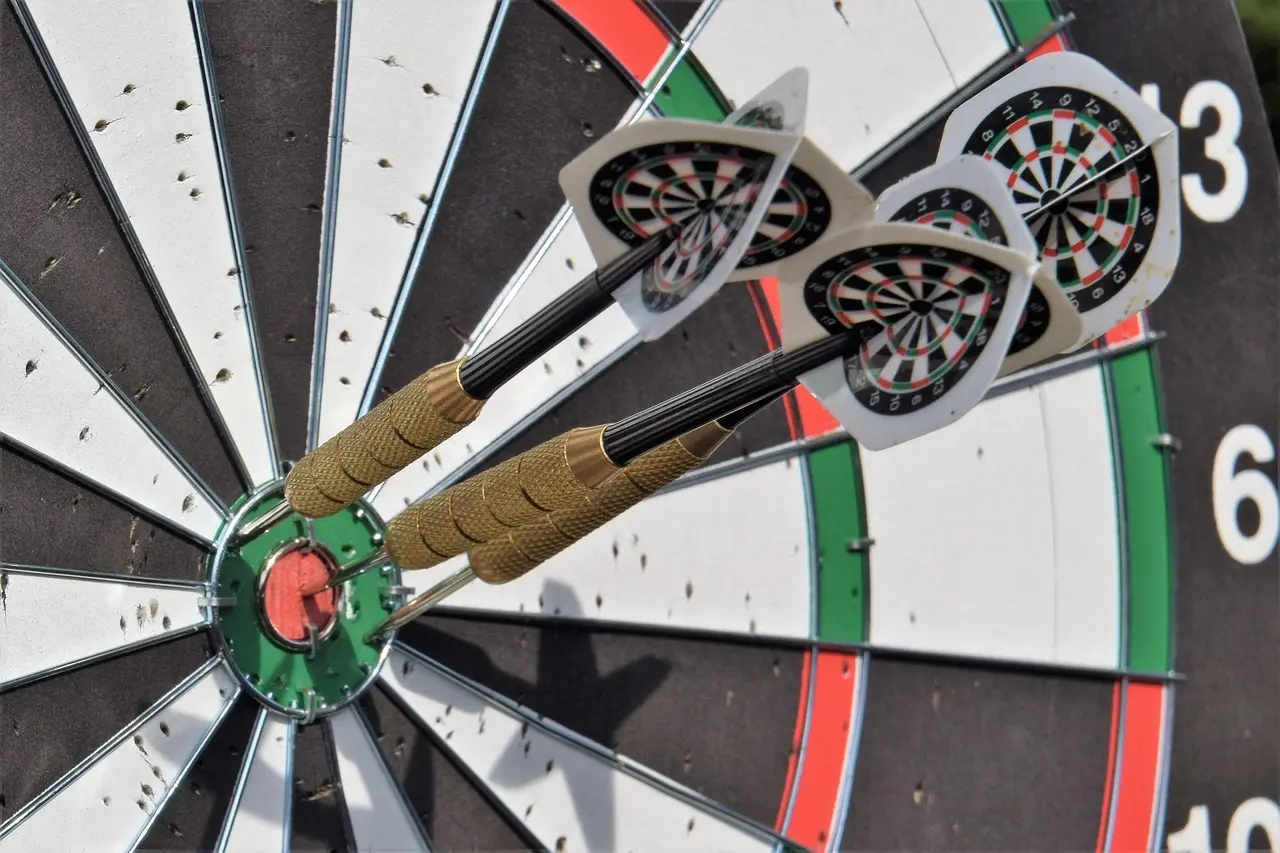 Kan jeg bruge en dartskive udendørs?